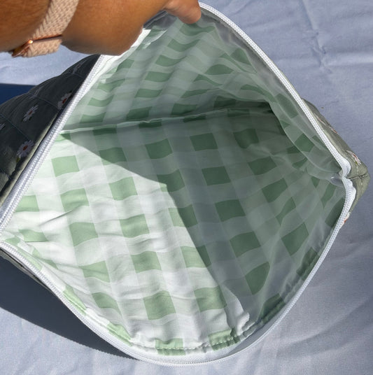 Green Daisy Quilted Laptop Sleeve