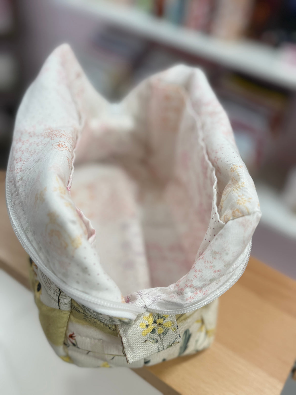 πΌ Medium Faith And Wildflowers Boxy Bag