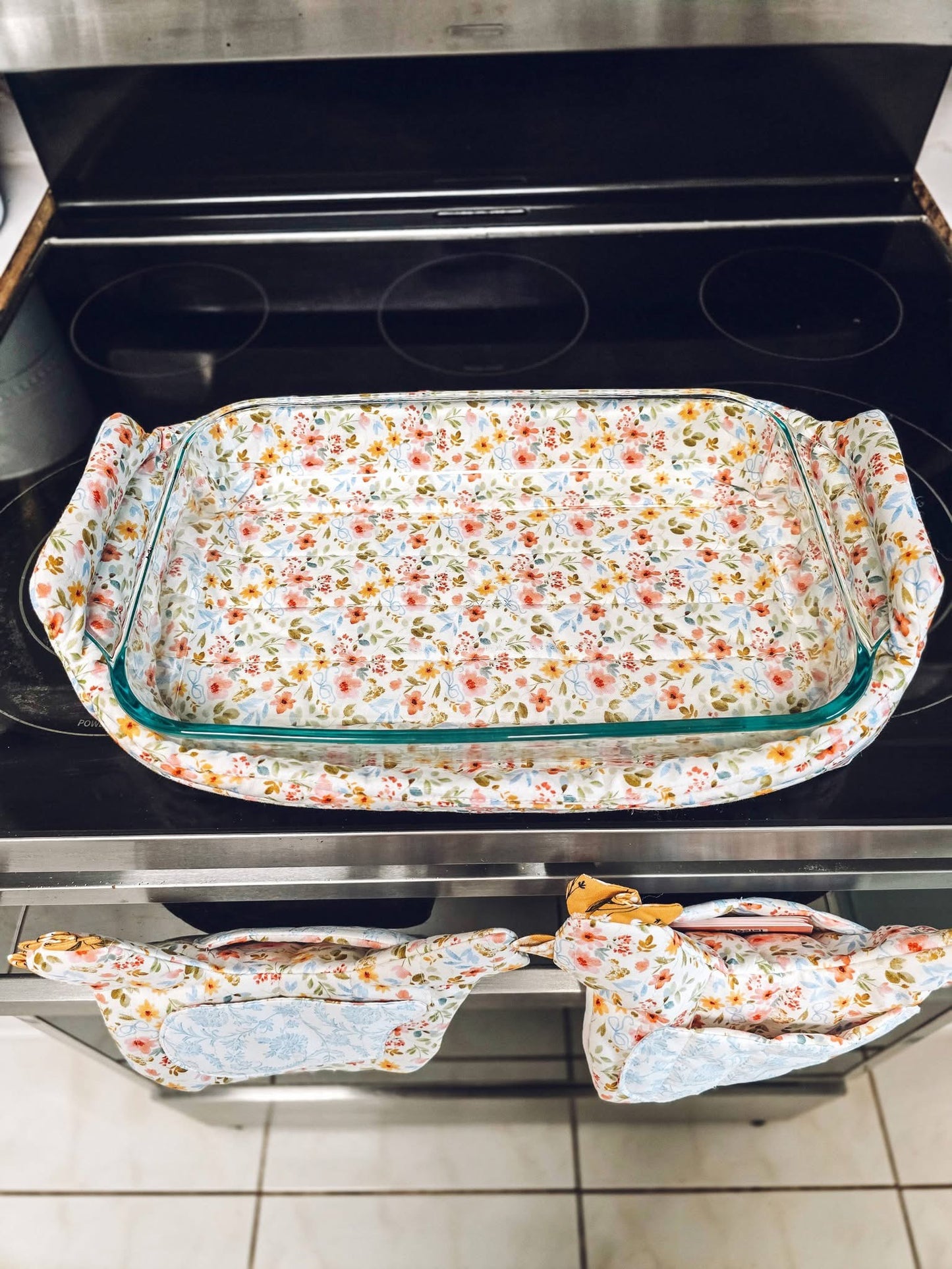 Cutie Chicken potholder and Casserole dish set