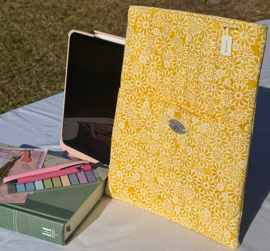 Large Yellow Daisy Book/Ipad Sleeve